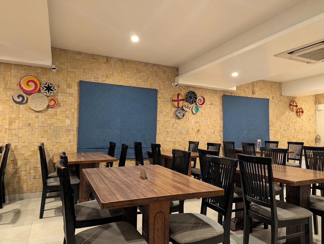 Hotel Diviyum Manor dining .webp